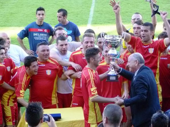 alfieri-consegna-la-coppa